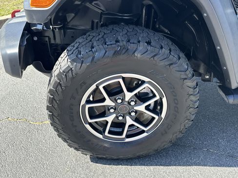 Used 2024 Jeep Wrangler Unlimited Rubicon w/ Technology Group image 13