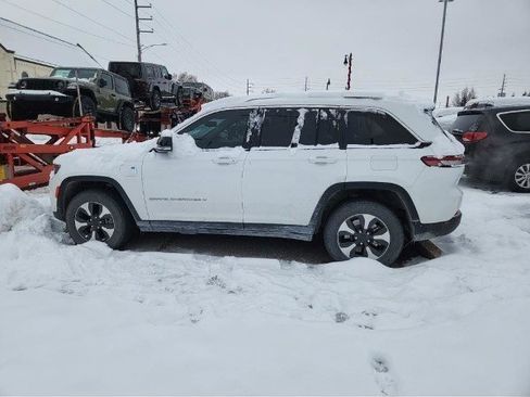 Used 2022 Jeep Grand Cherokee Limited 4xe w/ Luxury Tech Group II image 13