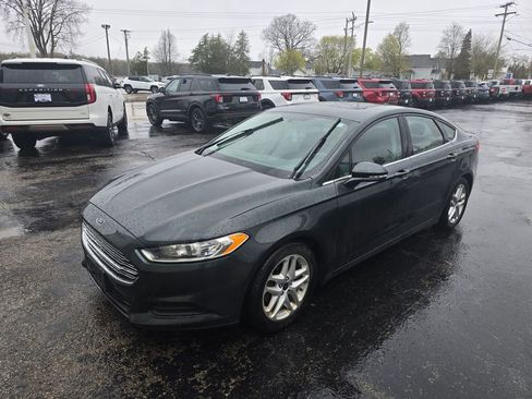 Used 2015 Ford Fusion SE FWD image 1