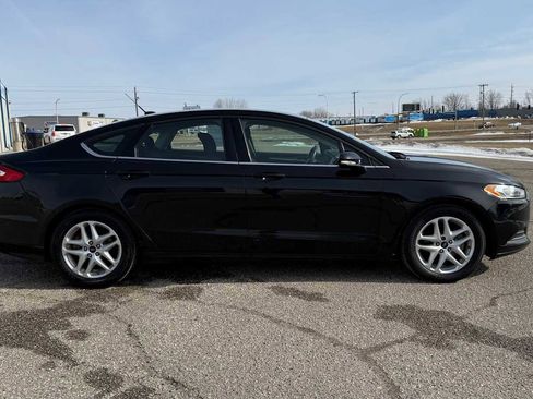 Used 2016 Ford Fusion SE image 3