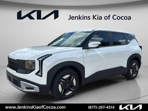Used 2027 Kia Seltos LX FWD image 10