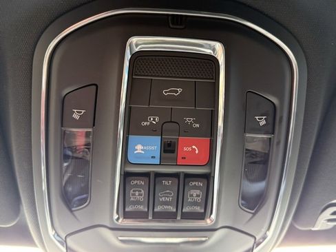 Certified 2025 Jeep Wagoneer Series III w/ Premium Group I image 34