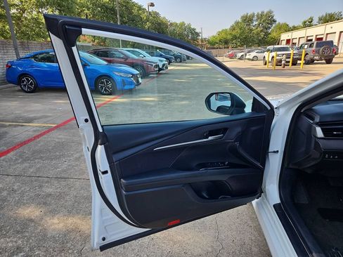 Used 2025 Toyota Camry LE FWD image 11