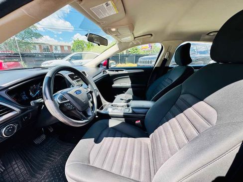 Used 2018 Ford Fusion SE w/ Fusion SE Technology Package FWD image 11