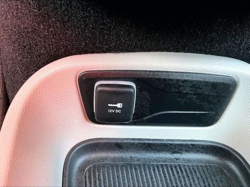 Used 2024 Chrysler Pacifica Touring-L FWD image 35