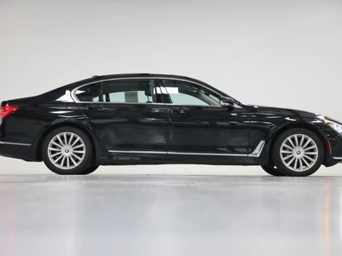 Used 2017 BMW 740i xDrive AWD/4WD image 14