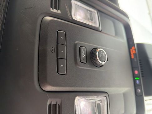 Used 2023 GMC Yukon XL SLT image 6