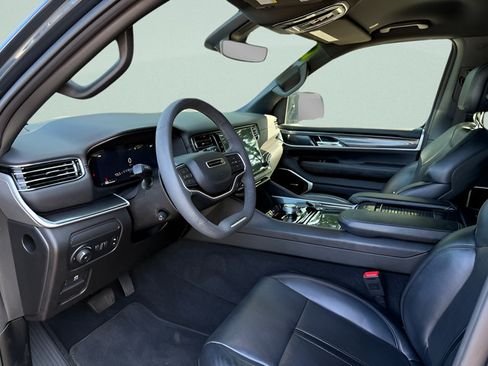 Used 2023 Jeep Wagoneer 4WD image 4