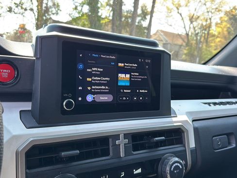 Used 2024 Toyota Tacoma TRD Off-Road image 21