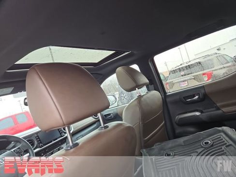 Used 2023 Toyota Tacoma Limited image 27