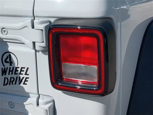 Certified 2023 Jeep Wrangler Willys image 35