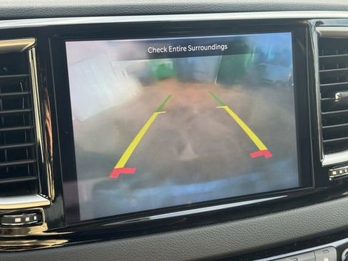 Used 2024 Chrysler Pacifica Touring-L image 15