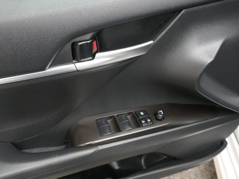 Used 2024 Toyota Camry SE FWD image 12