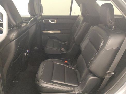 Used 2020 Ford Explorer XLT w/ Equipment Group 202A RWD image 18