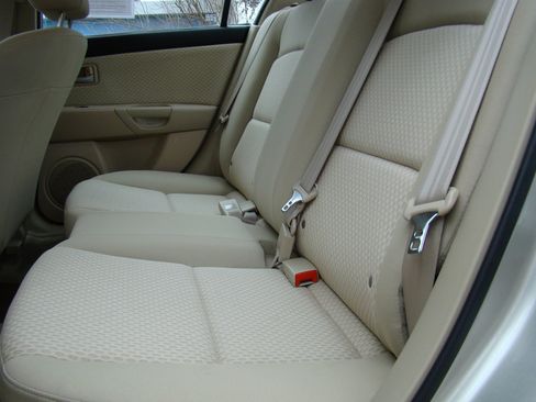 Used 2005 MAZDA MAZDA3 I w/ Pwr & 16" Alloy Wheel Pkg image 17