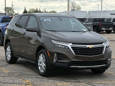 Certified 2024 Chevrolet Equinox LT w/ LPO, Floor Liner Package FWD image 6