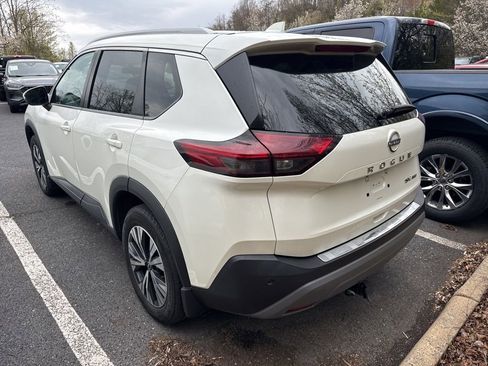 Used 2022 Nissan Rogue SV w/ SV Premium Package image 3