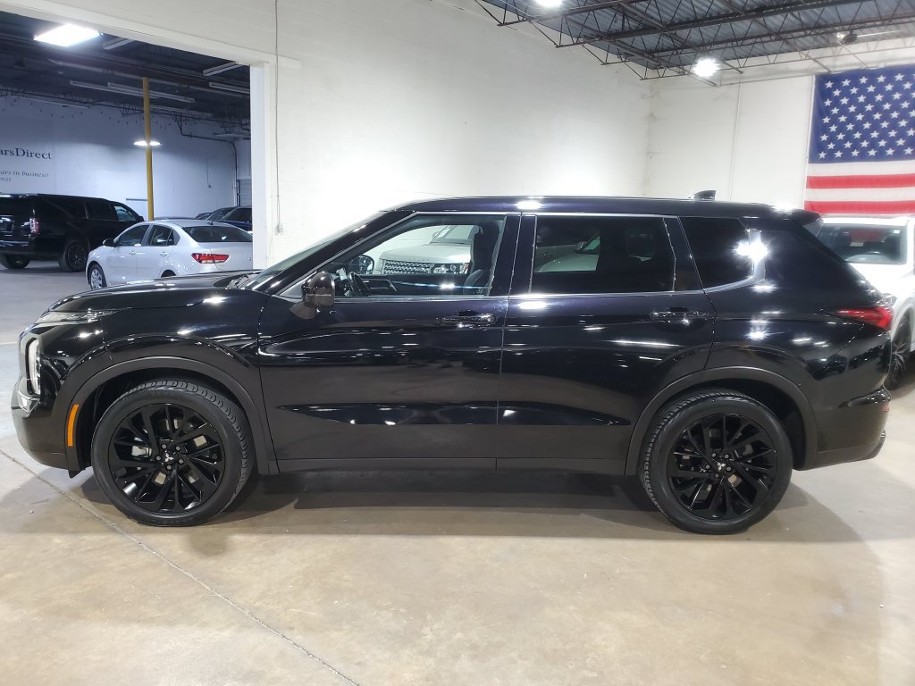 Used 2024 Mitsubishi Outlander SE Black Edition FWD image 13