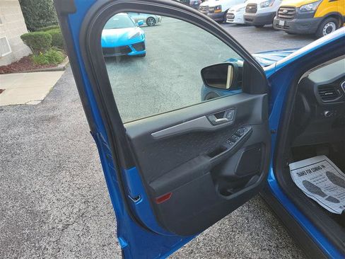 Used 2020 Ford Escape SE Sport image 20