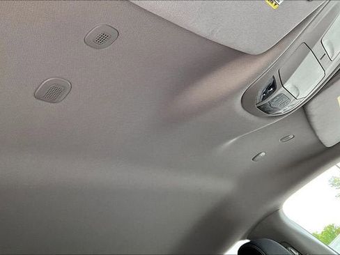 Used 2022 Chrysler Voyager LX FWD image 15