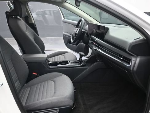 Used 2025 Kia K4 EX FWD image 34