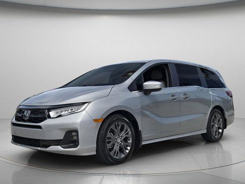 Certified 2025 Honda Odyssey Touring image 9
