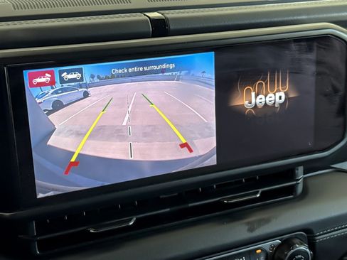Used 2024 Jeep Wrangler Unlimited Sahara w/ Technology Group AWD/4WD image 19