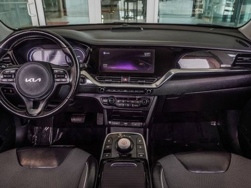 Used 2022 Kia Niro EX w/ Cold Weather Package FWD image 4