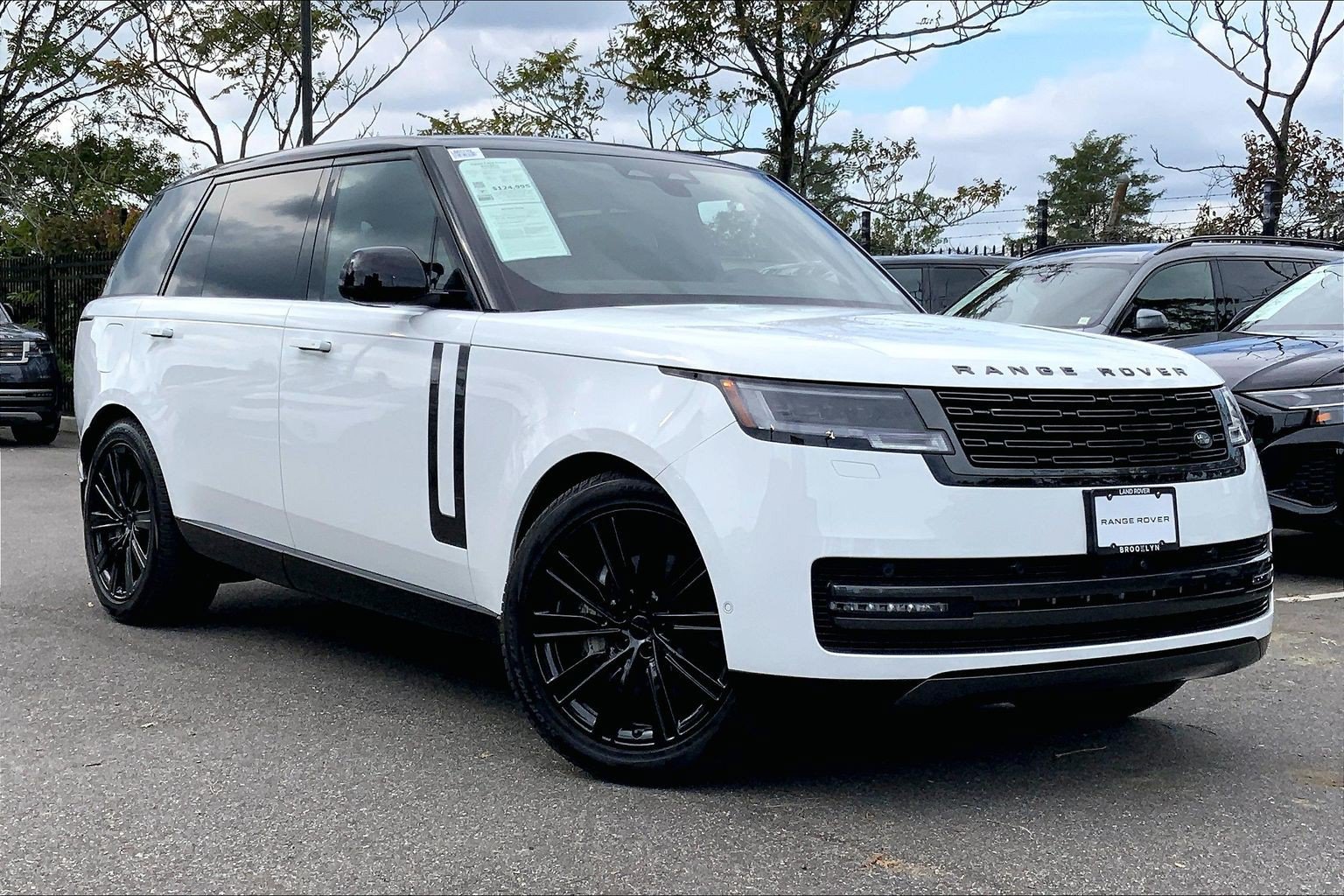Certified 2026 Land Rover Range Rover Long Wheelbase SE AWD/4WD image 2