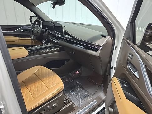 Used 2022 Cadillac Escalade ESV Premium Luxury image 20