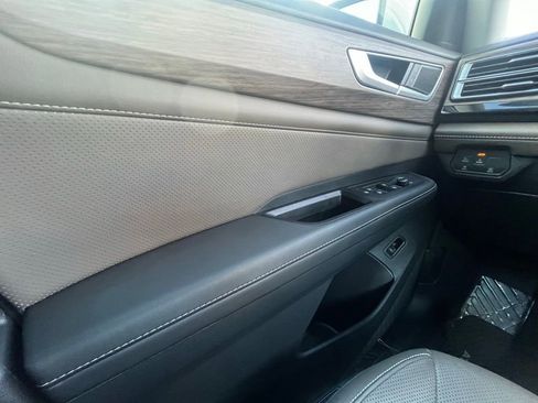 Certified 2025 Volkswagen Atlas SEL AWD/4WD image 14