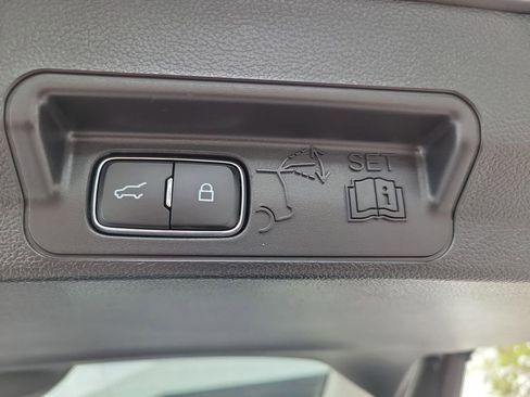 Used 2025 Ford Explorer Active RWD image 11