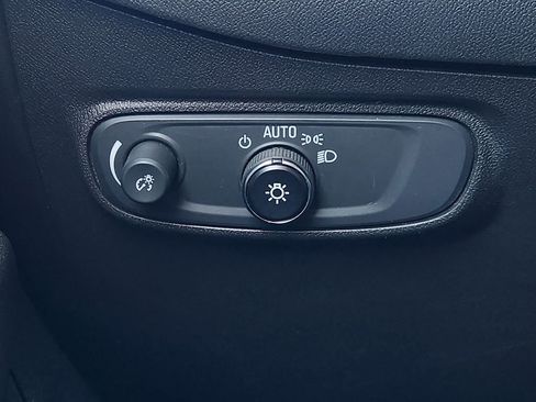 Used 2023 Chevrolet Equinox LT image 23