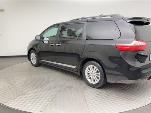 Used 2015 Toyota Sienna XLE image 4