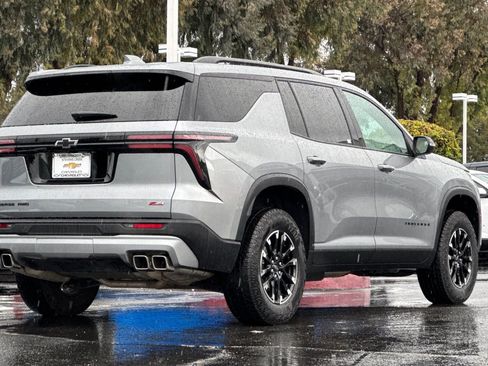 Used 2025 Chevrolet Traverse Z71 image 5