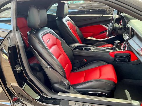 Used 2018 Chevrolet Camaro SS RWD image 10