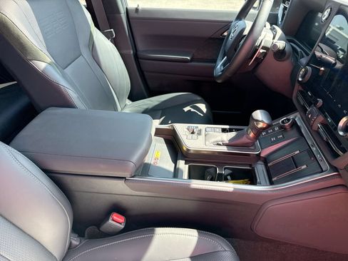 Used 2025 Lexus GX 550 w/ Accessory Package (32) AWD/4WD image 23
