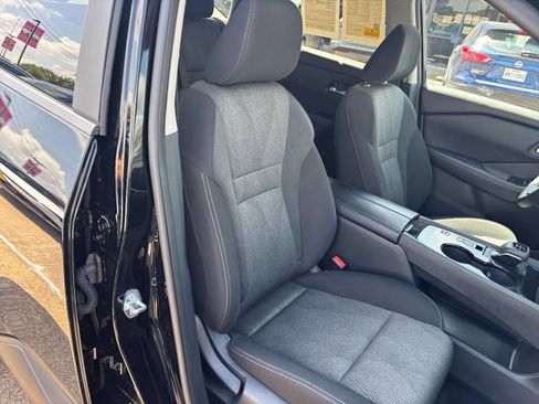 Used 2026 Nissan Rogue SV FWD image 37