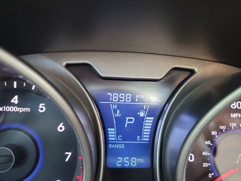 Used 2017 Hyundai Veloster Value Edition image 31