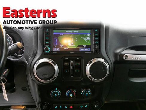 Used 2017 Jeep Wrangler Unlimited Sahara w/ Dual Top Group AWD/4WD image 18