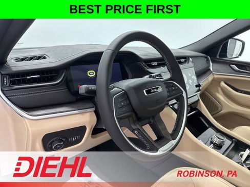New 2026 Jeep Grand Cherokee Limited w/ Luxury Tech Group II AWD/4WD image 22