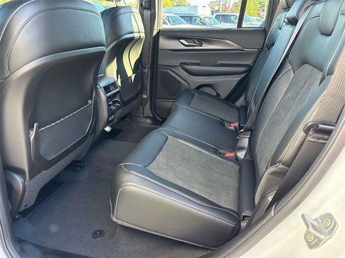 New 2025 Jeep Grand Cherokee Altitude image 6