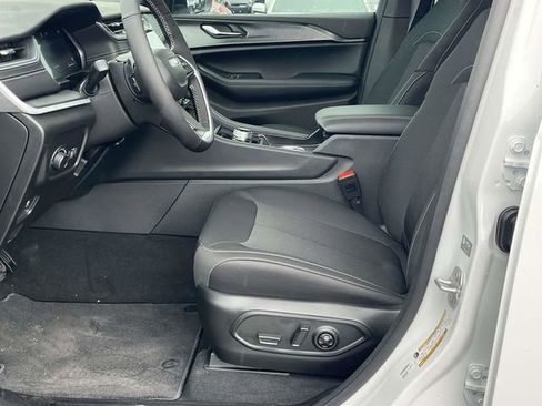 New 2025 Jeep Grand Cherokee Laredo w/ Luxury Tech Group I image 12