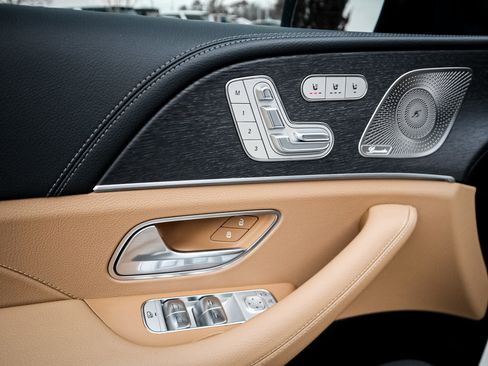 Used 2025 Mercedes-Benz GLS 450 4MATIC image 15