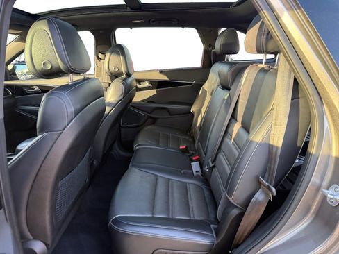 Used 2016 Kia Sorento SX image 16
