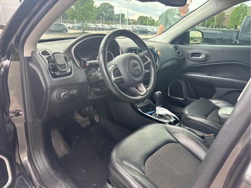 Used 2018 Jeep Compass Latitude FWD image 6
