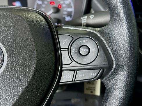 Used 2025 Toyota Corolla LE FWD image 17