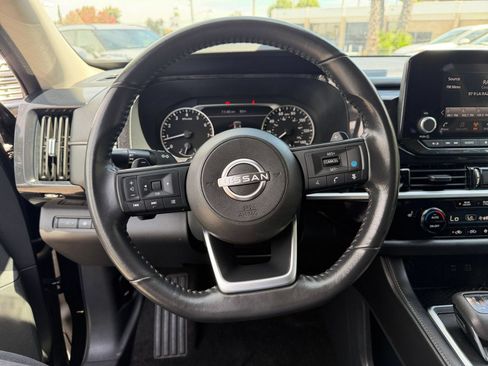 Used 2025 Nissan Pathfinder SV FWD image 29
