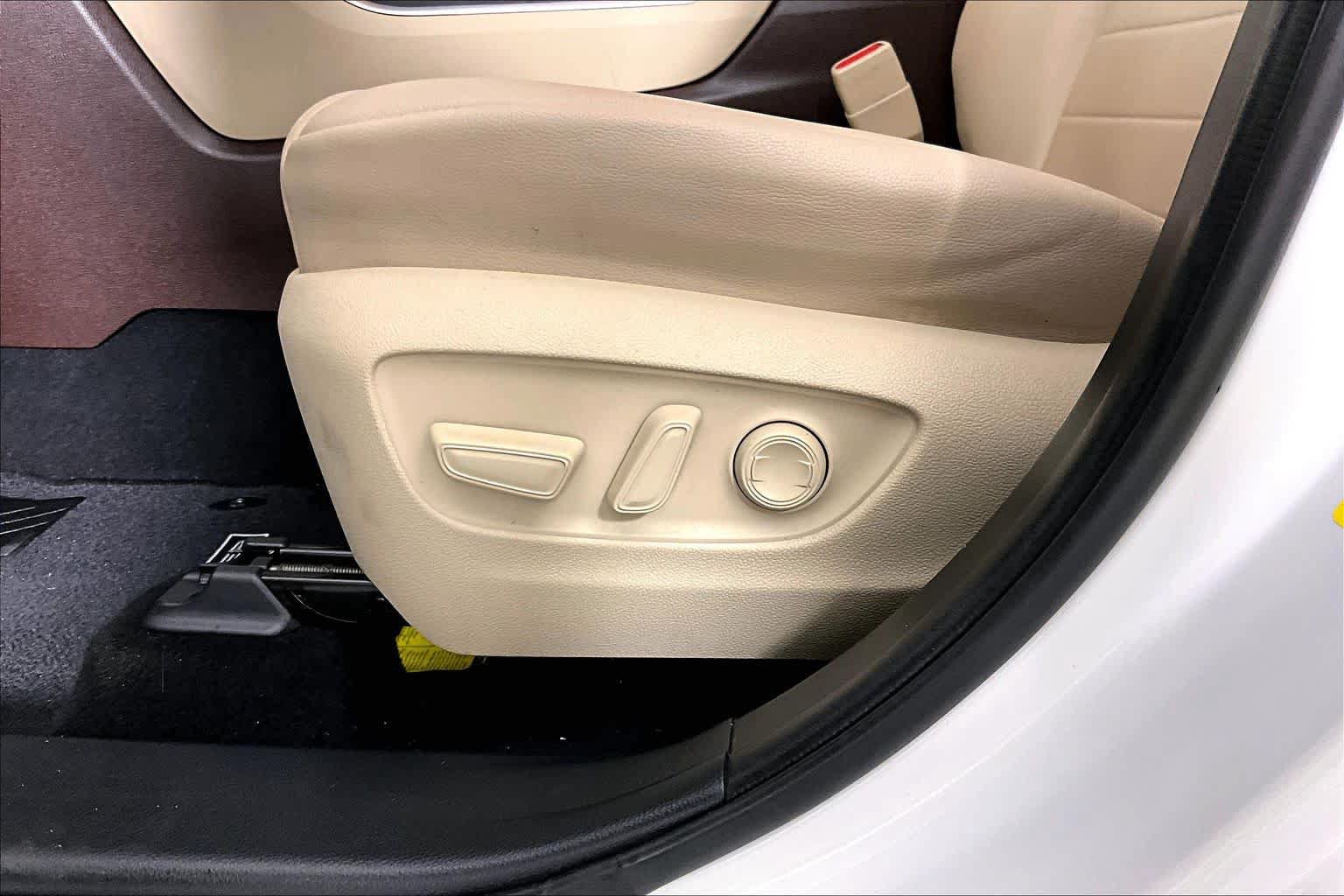 Used 2021 Toyota Highlander XLE FWD image 34