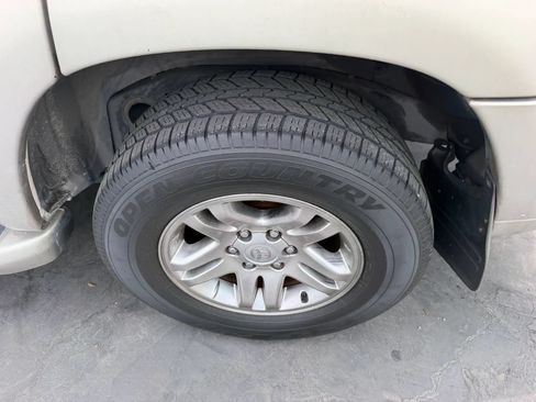 Used 2004 Toyota Sequoia SR5 RWD image 32